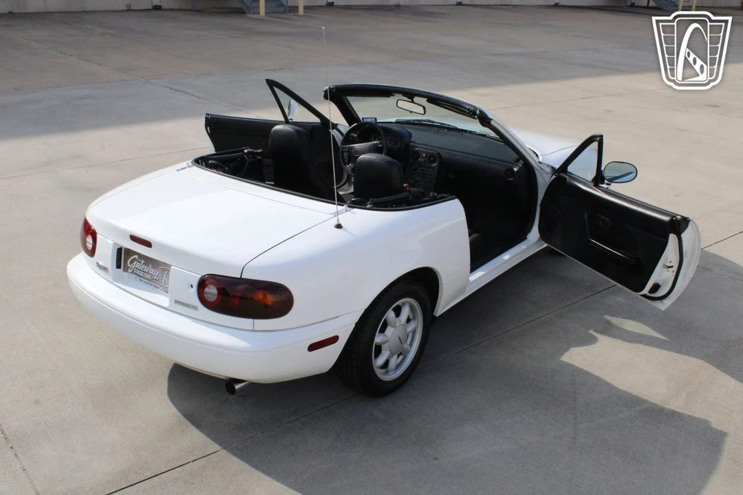 1990 Mazda NA MX-5 Miata - Image 11 of 21