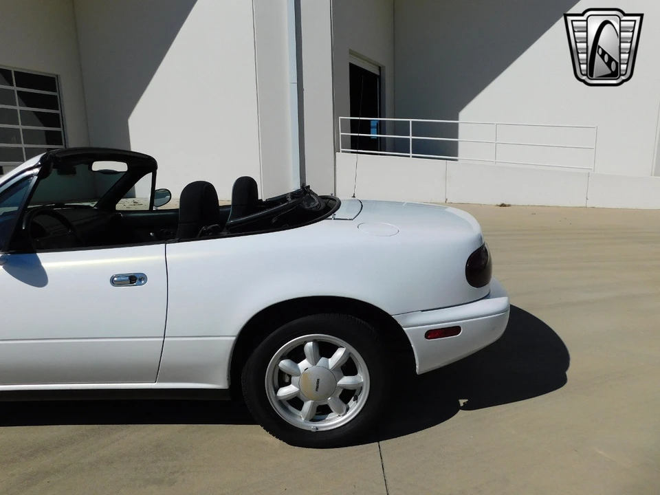 1990 Mazda NA MX-5 Miata - Image 13 of 21