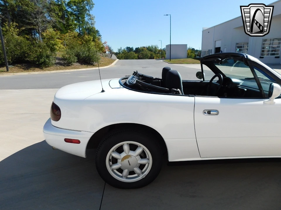 1990 Mazda NA MX-5 Miata - Image 16 of 21