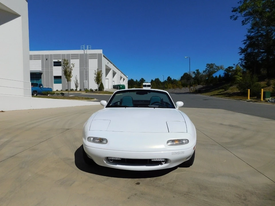 1990 Mazda NA MX-5 Miata - Image 9 of 12