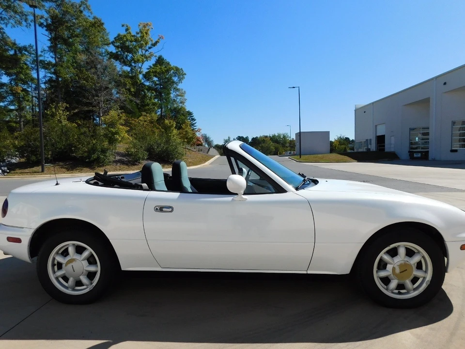 1990 Mazda NA MX-5 Miata - Image 17 of 21