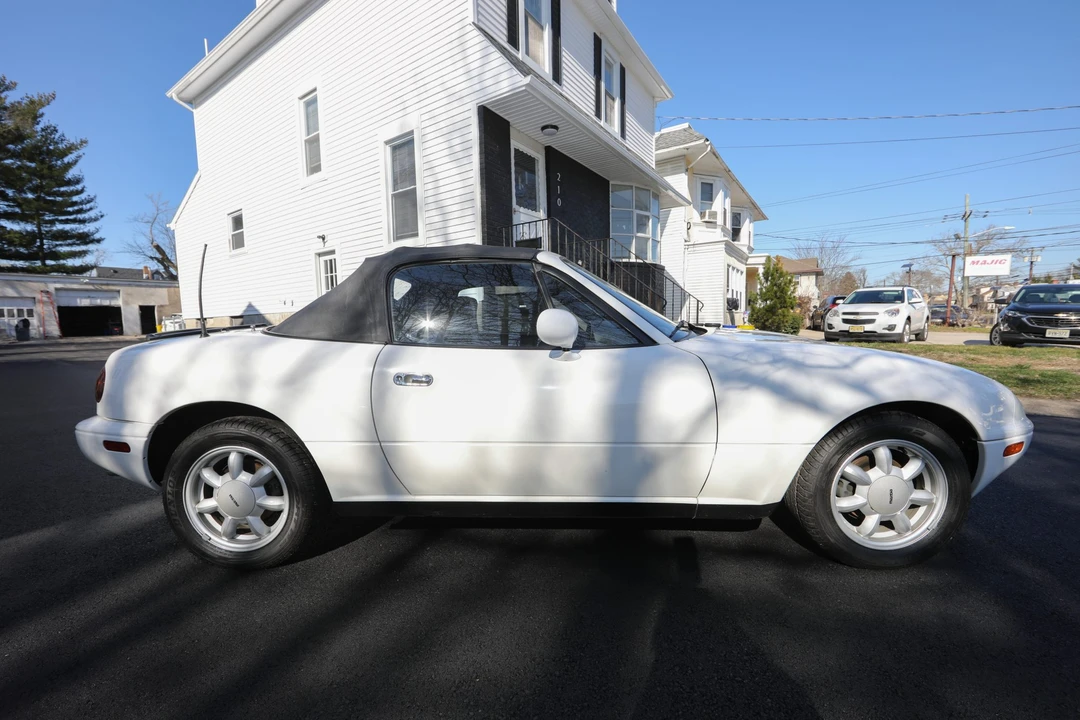 1990 Mazda NA MX-5 Miata - Image 13 of 31