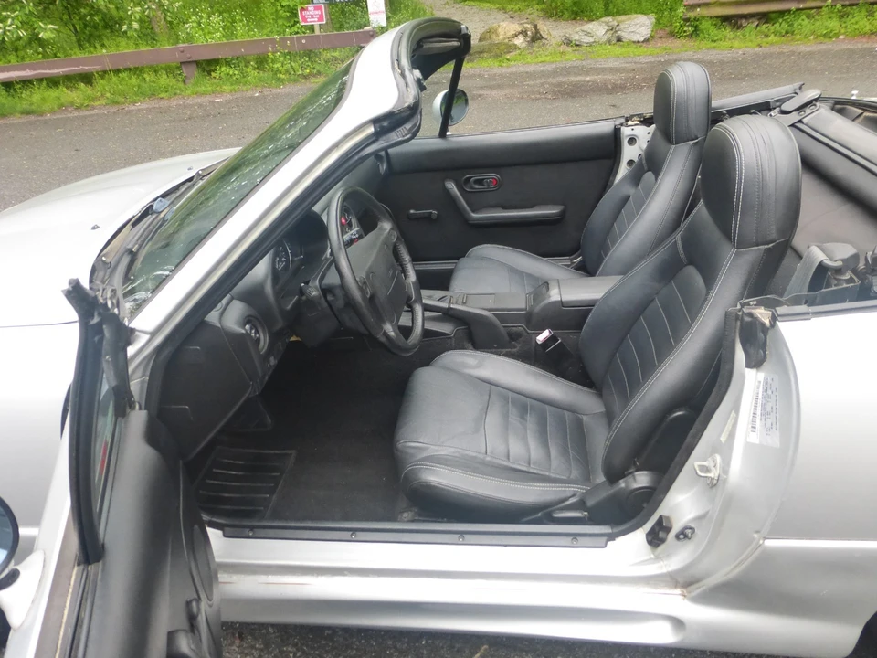 1990 Mazda NA MX-5 Miata - Image 18 of 31