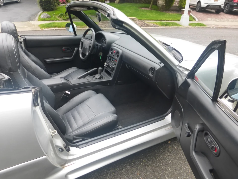 1990 Mazda NA MX-5 Miata - Image 19 of 31