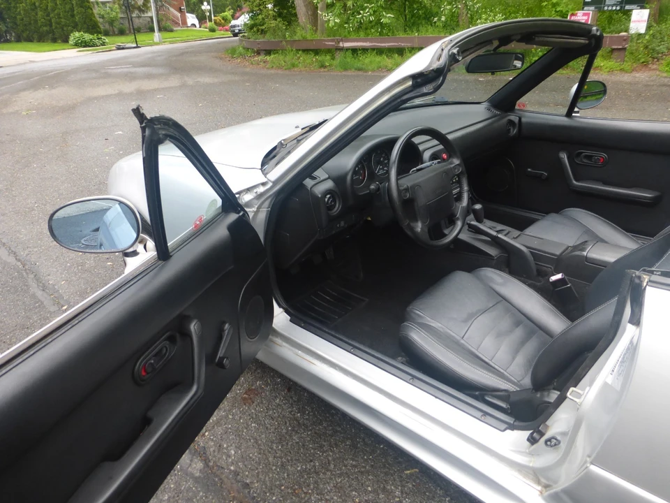 1990 Mazda NA MX-5 Miata - Image 17 of 31
