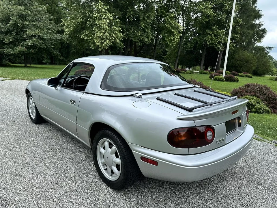 1990 Mazda NA MX-5 Miata - Image 8 of 21