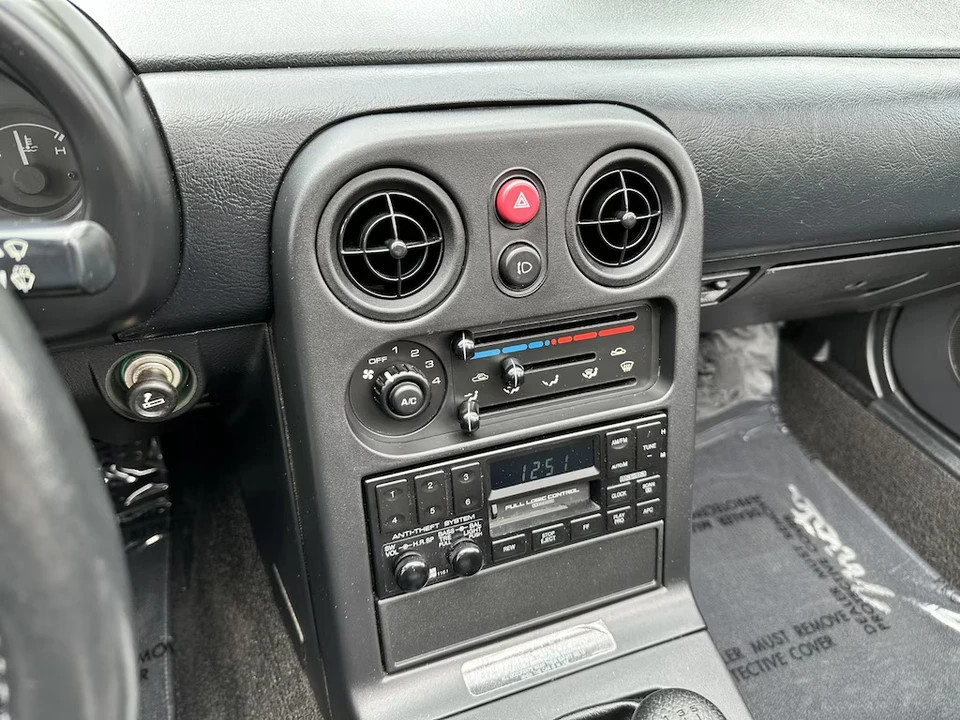 1990 Mazda NA MX-5 Miata - Image 18 of 21