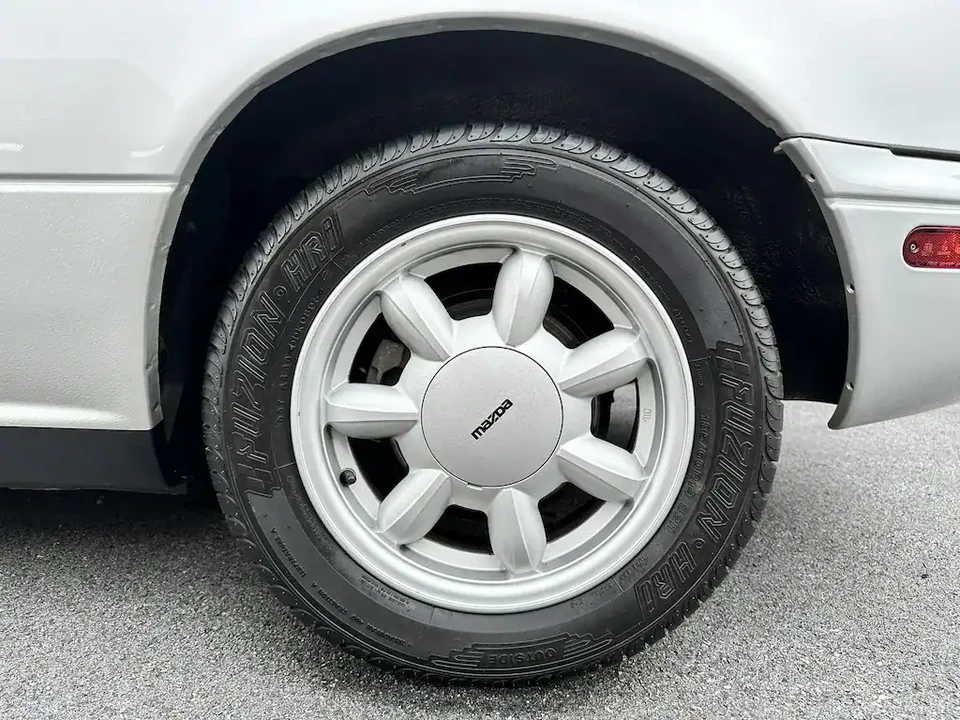 1990 Mazda NA MX-5 Miata - Image 11 of 21