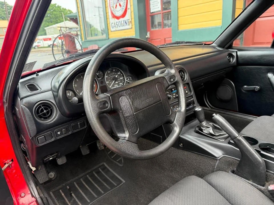 1990 Mazda NA MX-5 Miata - Image 26 of 31