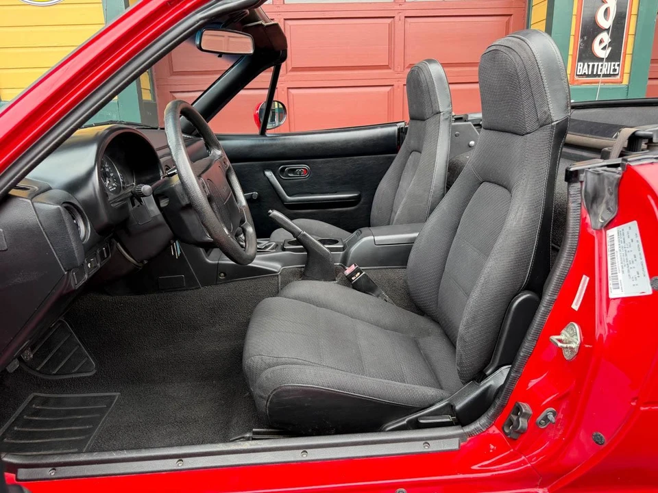 1990 Mazda NA MX-5 Miata - Image 25 of 31