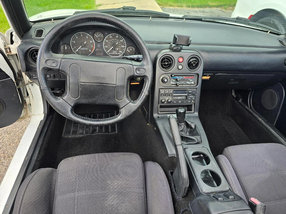 1990 Mazda NA MX-5 Miata - Image 15 of 20