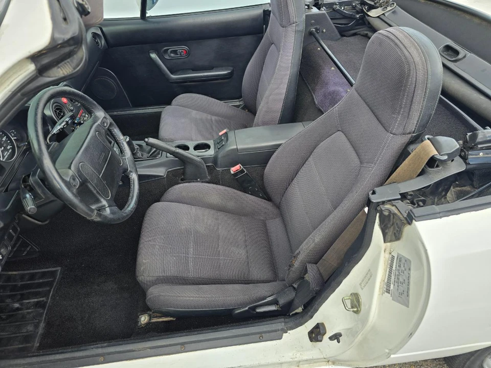 1990 Mazda NA MX-5 Miata - Image 16 of 20