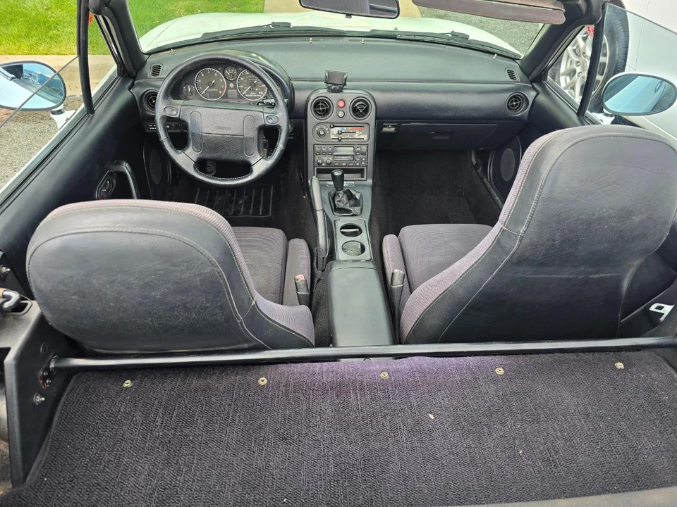 1990 Mazda NA MX-5 Miata - Image 17 of 20