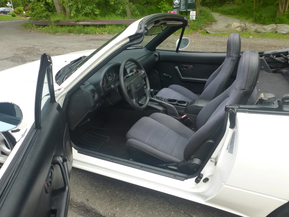 1990 Mazda NA MX-5 Miata - Image 13 of 31
