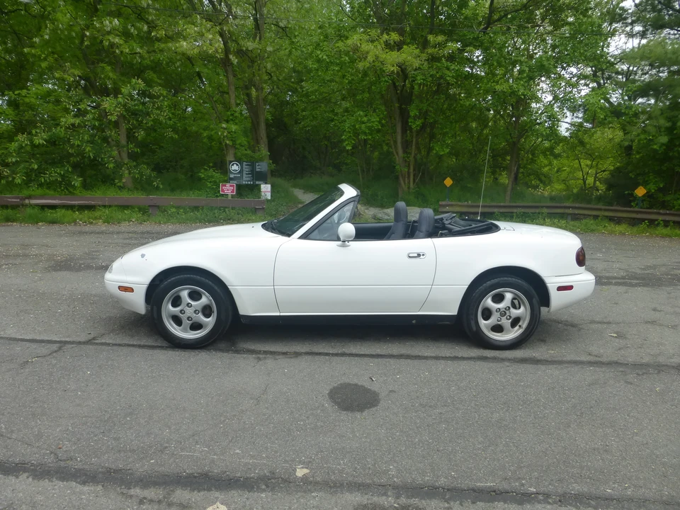 1990 Mazda NA MX-5 Miata - Image 4 of 31