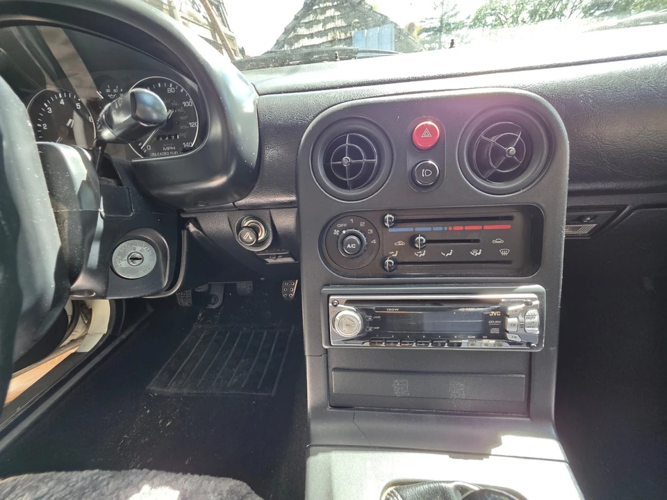 1990 Mazda NA MX-5 Miata - Image 14 of 16