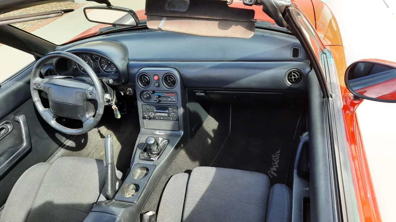 1990 Mazda NA MX-5 Miata - Image 10 of 12