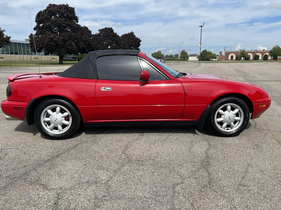 1990 Mazda NA MX-5 Miata - Image 18 of 31