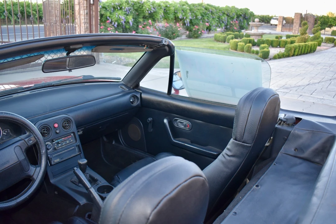 1990 Mazda NA MX-5 Miata - Image 7 of 11