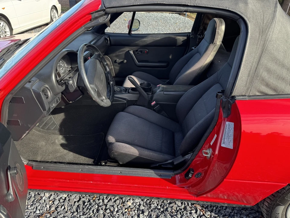 1990 Mazda NA MX-5 Miata - Image 24 of 30