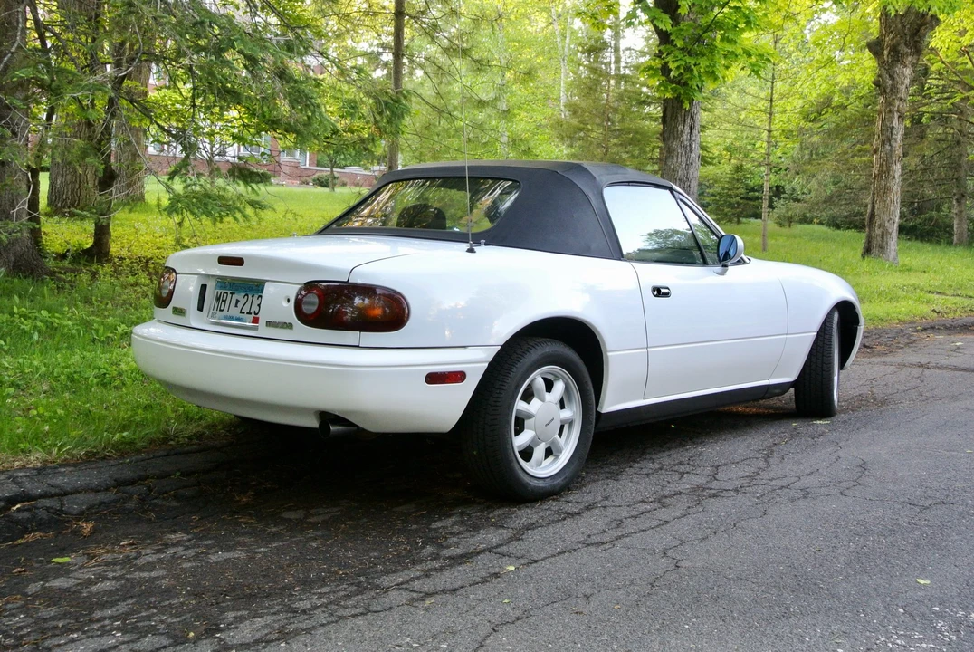 1990 Mazda NA MX-5 Miata - Image 26 of 31