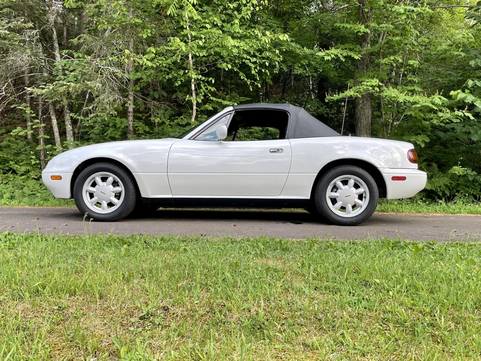 1990 Mazda NA MX-5 Miata - Image 17 of 31