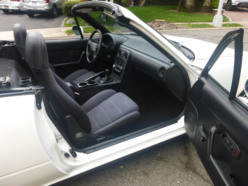 1990 Mazda NA MX-5 Miata - Image 19 of 31