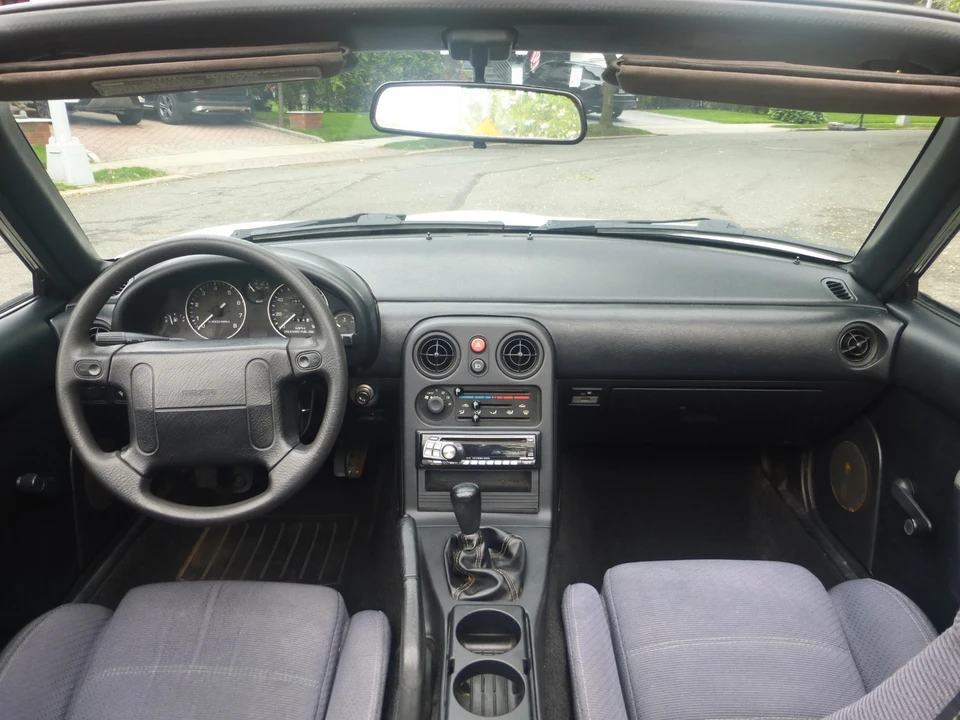 1990 Mazda NA MX-5 Miata - Image 21 of 31