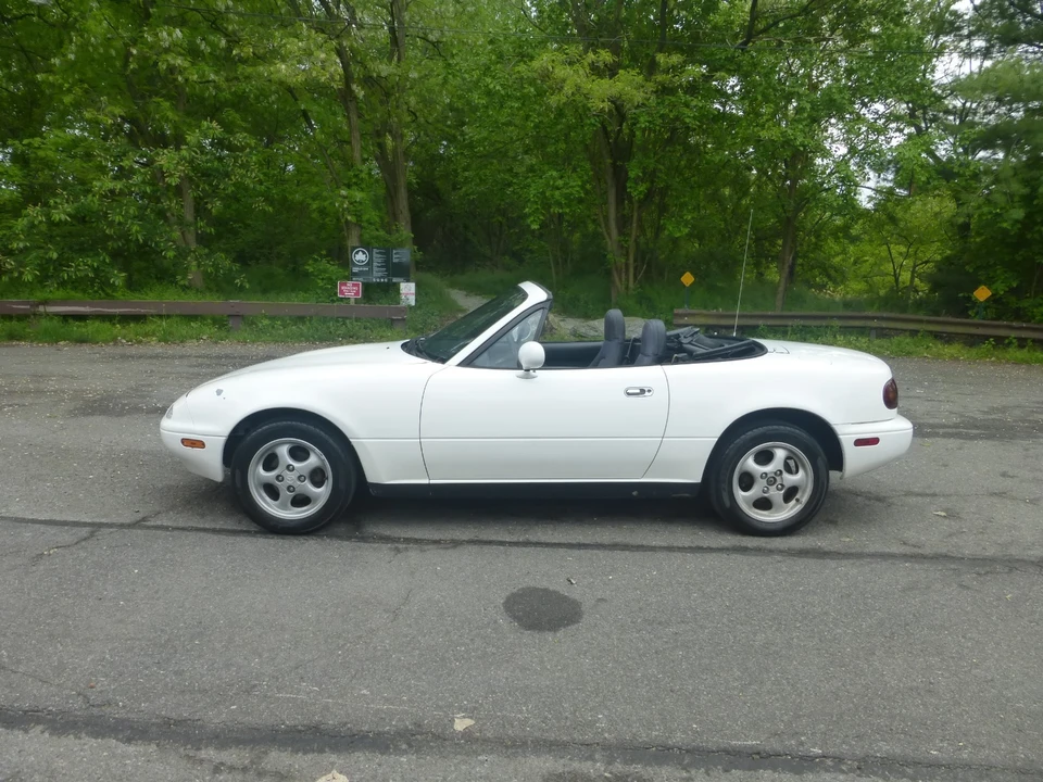 1990 Mazda NA MX-5 Miata - Image 3 of 31