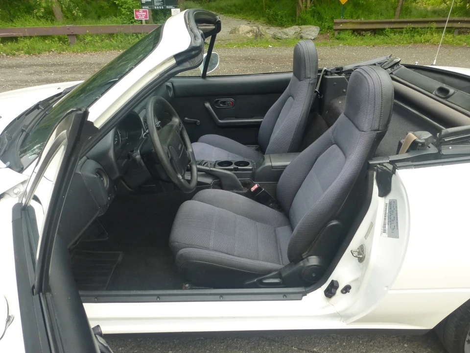 1990 Mazda NA MX-5 Miata - Image 18 of 31