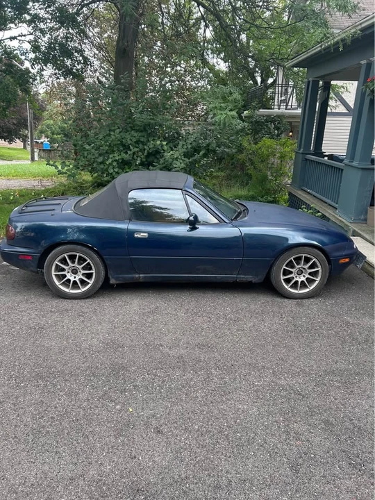 1990 Mazda NA MX-5 Miata - Image 5 of 10
