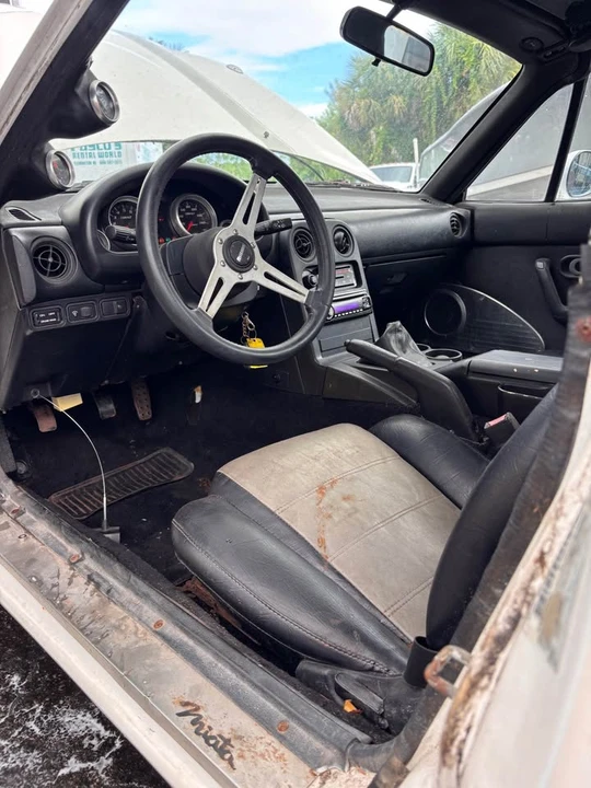 1990 Mazda NA MX-5 Miata - Image 5 of 8