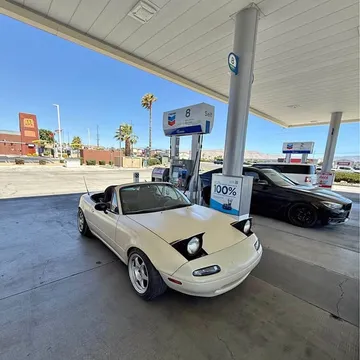 1990 Mazda MX-5 SE Convertible 2D