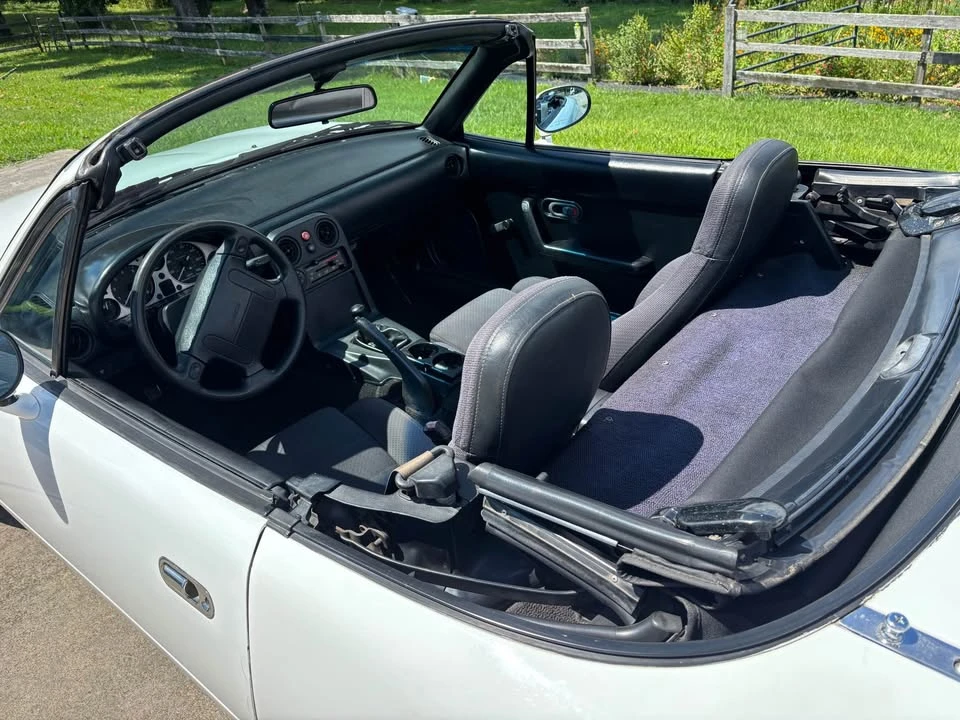1990 Mazda NA MX-5 Miata - Image 13 of 18