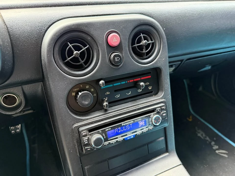 1990 Mazda NA MX-5 Miata - Image 16 of 17