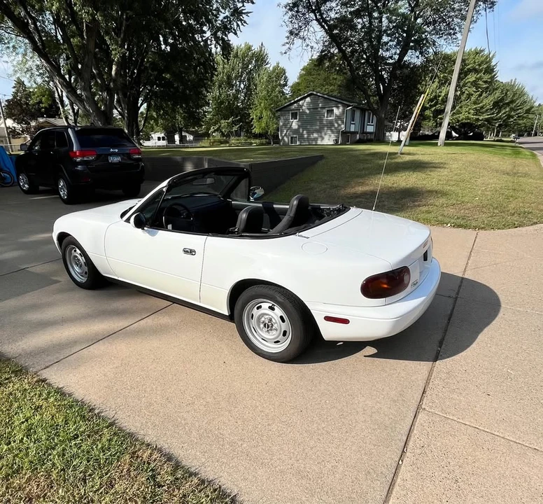 1990 Mazda NA MX-5 Miata - Image 3 of 4