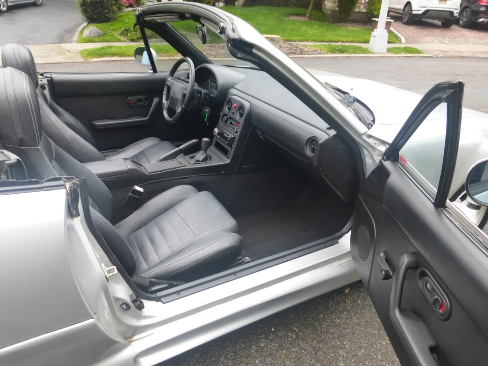 1990 Mazda NA MX-5 Miata - Image 24 of 31