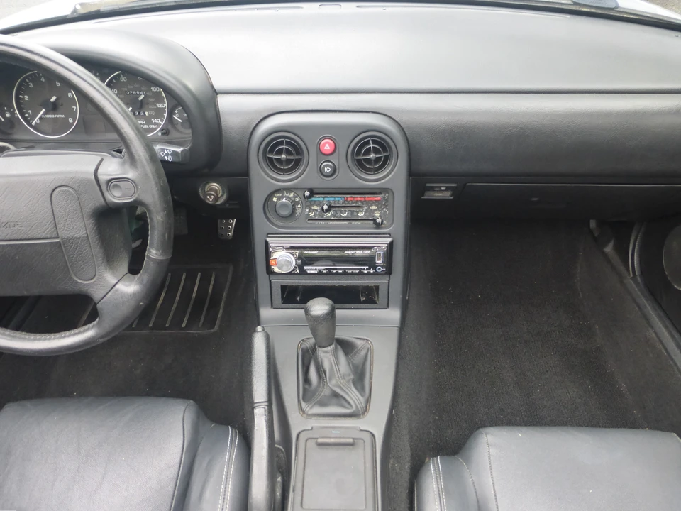 1990 Mazda NA MX-5 Miata - Image 28 of 31