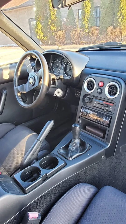 1990 Mazda NA MX-5 Miata - Image 11 of 13