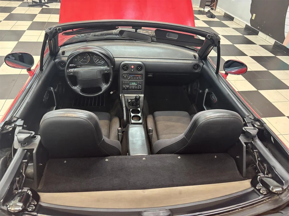 1990 Mazda NA MX-5 Miata - Image 23 of 30