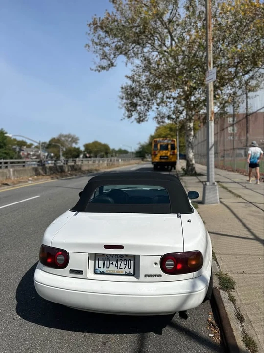 1990 Mazda NA MX-5 Miata - Image 5 of 6