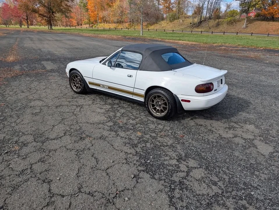 1990 Mazda NA MX-5 Miata - Image 6 of 10