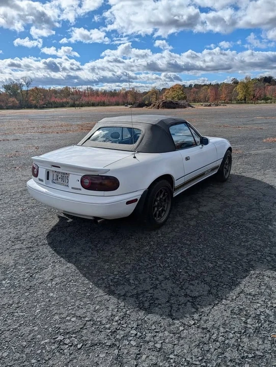1990 Mazda NA MX-5 Miata - Image 5 of 10