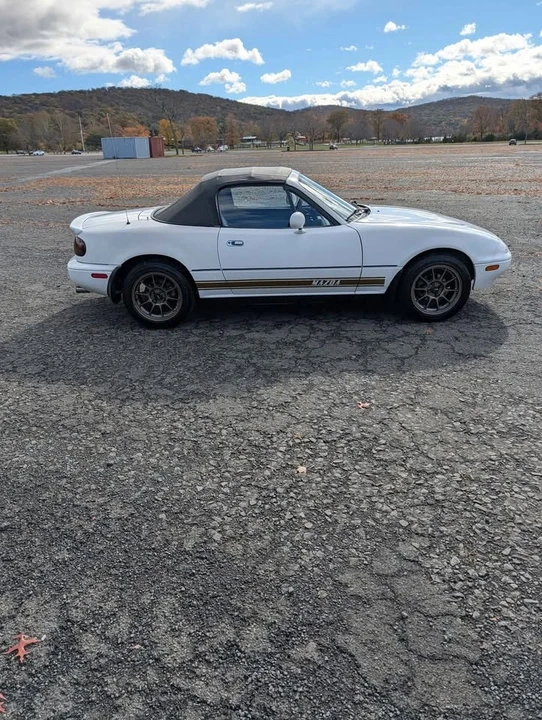 1990 Mazda NA MX-5 Miata - Image 4 of 10
