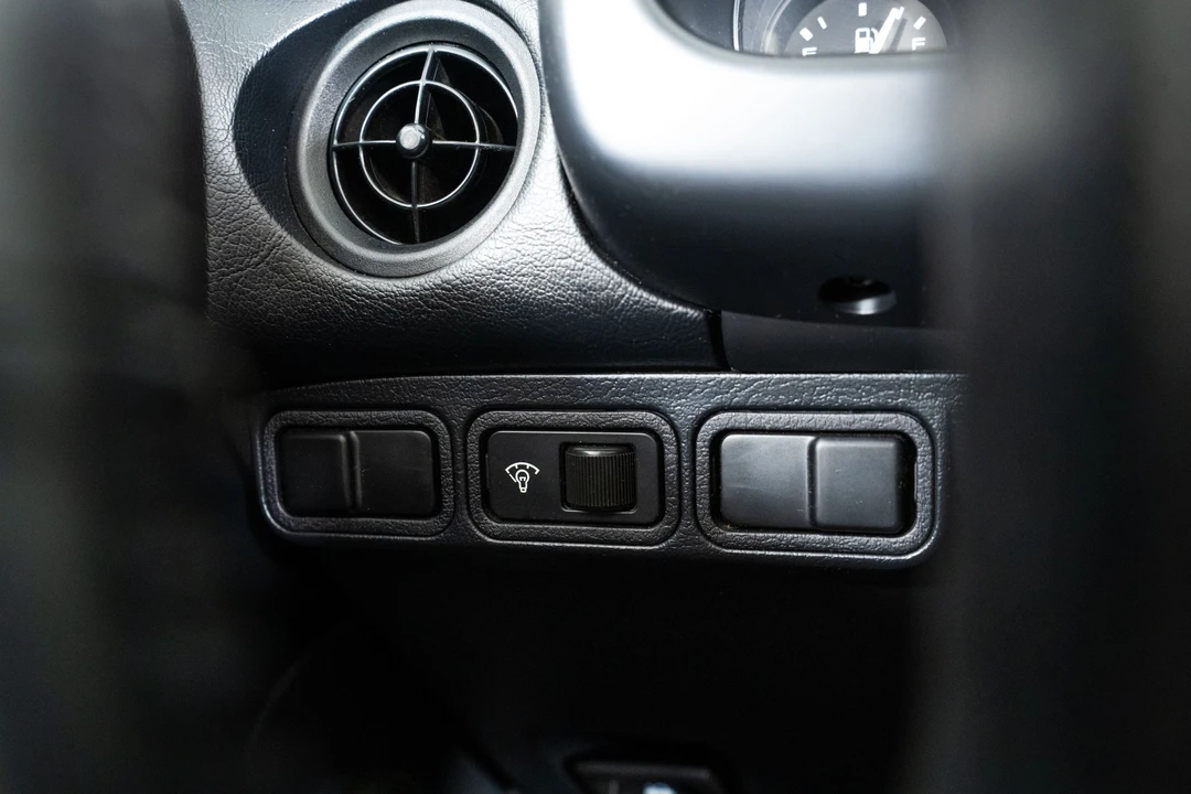 1990 Mazda NA MX-5 Miata - Image 29 of 31