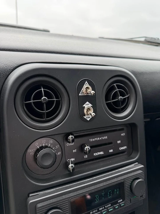 1990 Mazda NA MX-5 Miata - Image 11 of 15