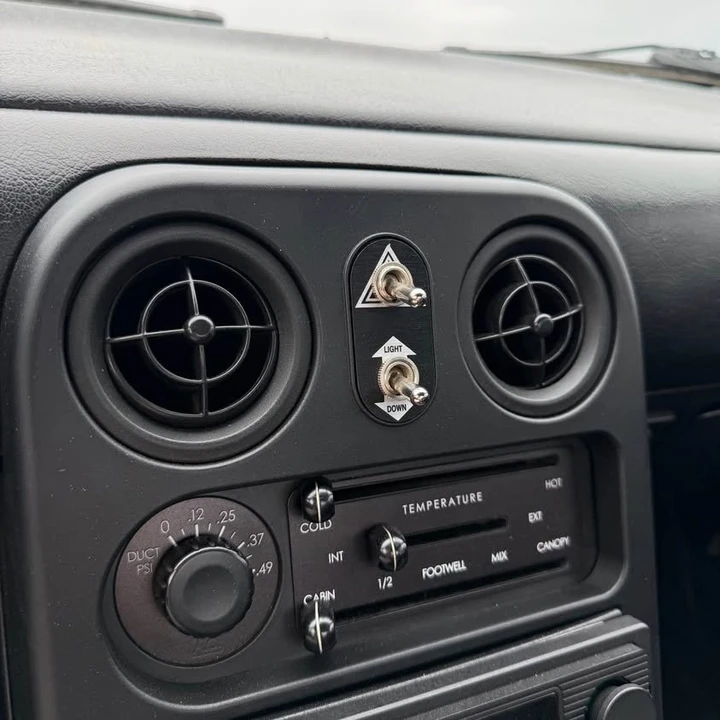 1990 Mazda NA MX-5 Miata - Image 11 of 13