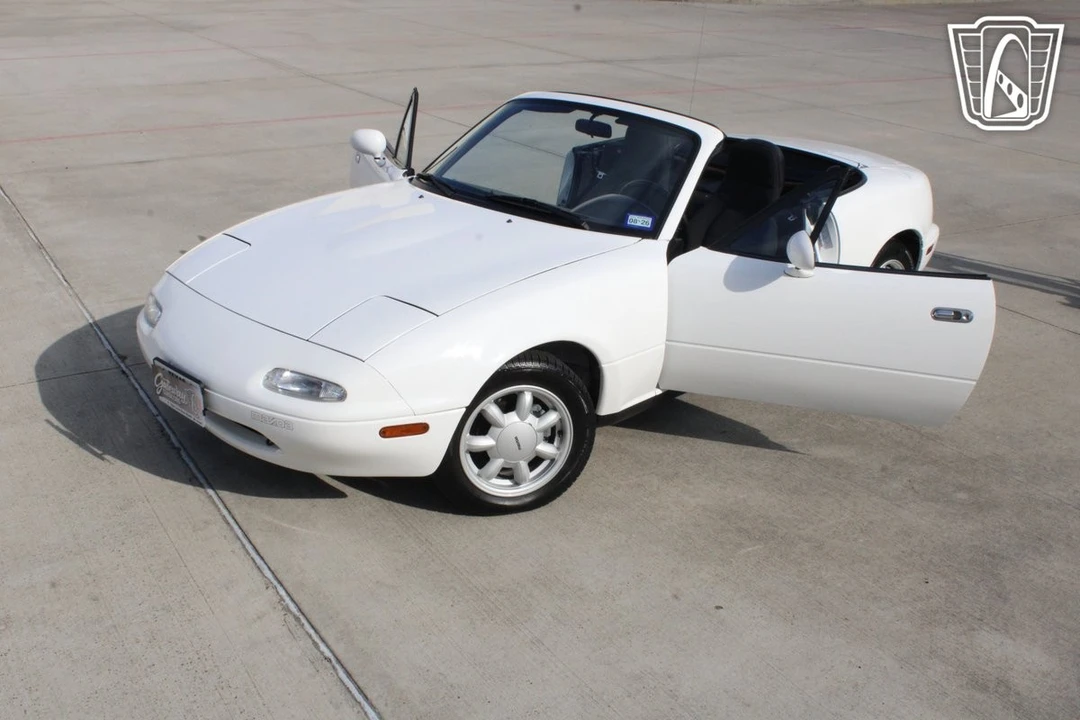 1990 Mazda NA MX-5 Miata - Image 8 of 12