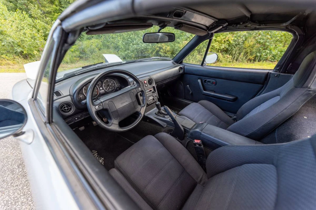 1990 Mazda NA MX-5 Miata - Image 19 of 24