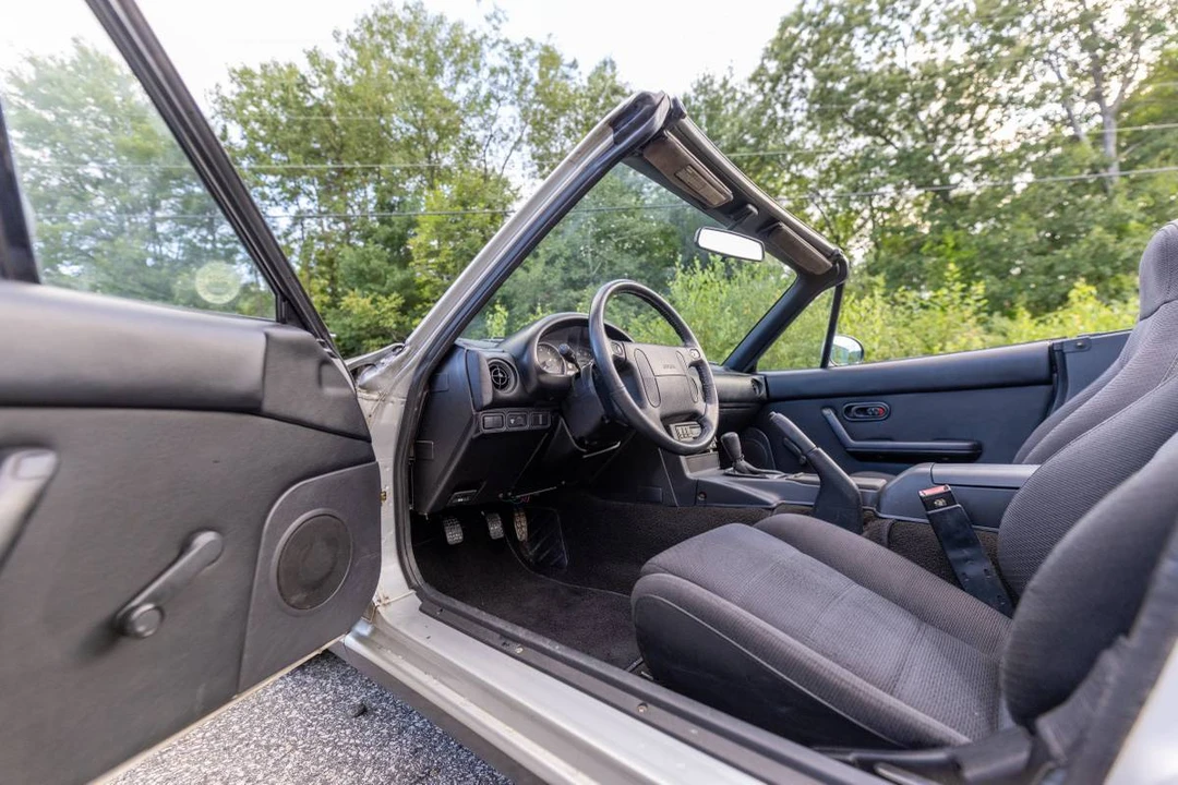 1990 Mazda NA MX-5 Miata - Image 13 of 24